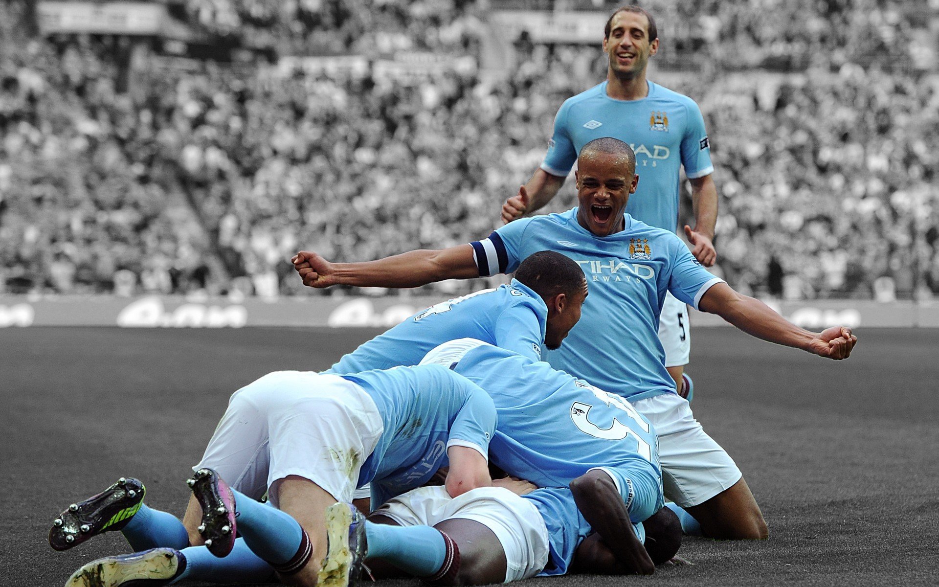 开云体育平台-列队致敬，申花以礼仪诠释足球风度，申花列队致敬，以礼仪诠释足球风度